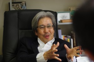 及川俊明氏